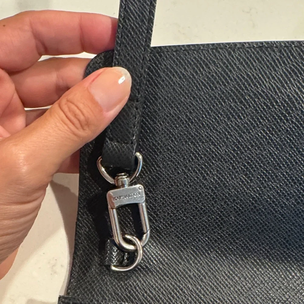 Louis Vuitton Black Men's Envelope Clutch with Silver Lock - Picture 5 of 16